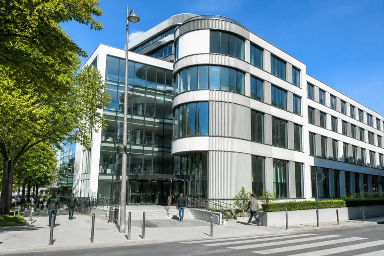 Le siège de la CCI d'Ille-et-Vilaine à Rennes, un bâtiment moderne facilement accessible par les transports en commun.